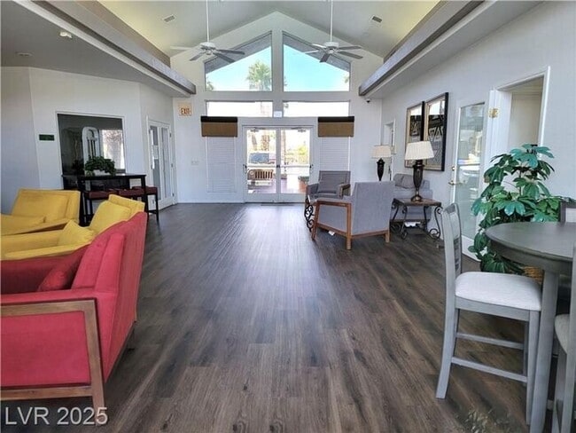 Building Photo - MISSION RIDGE SECOND-FLOOR CONDO!!