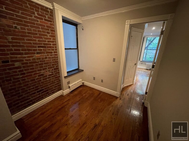 Building Photo - MOTT ST.