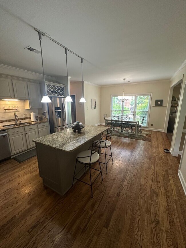 Building Photo - Beautiful Home in Almadale Farms!