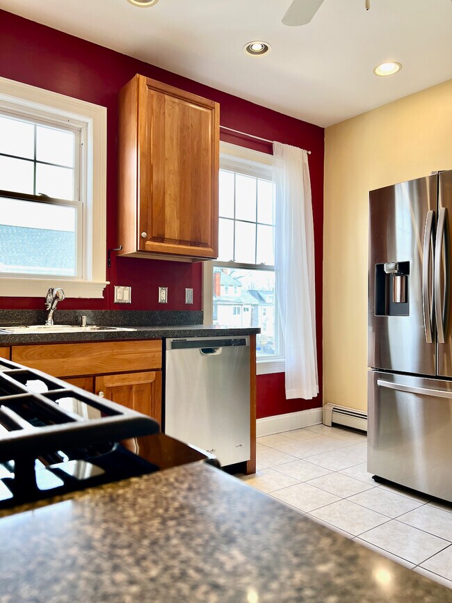 Building Photo - 102 Salem St