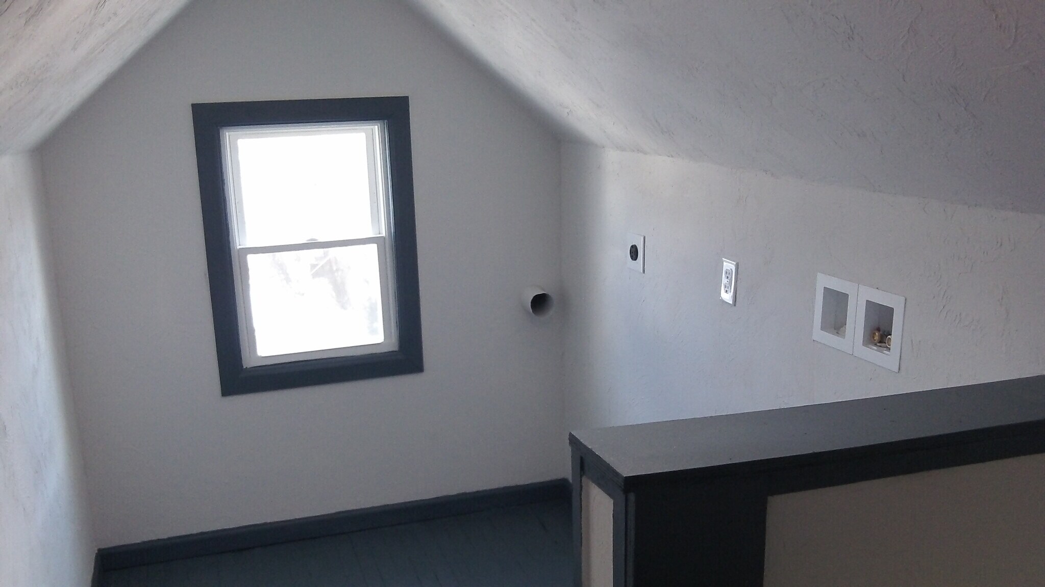 Building Photo - 215 Willow St