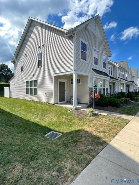 Primary Photo - 8055 Rutland Village Dr