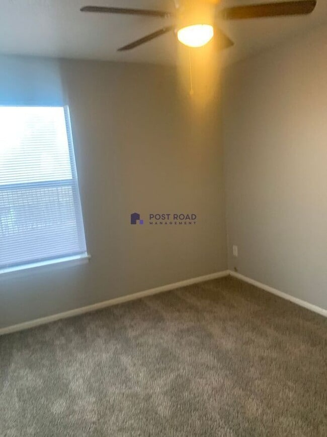 Building Photo - 515 W 27th St S