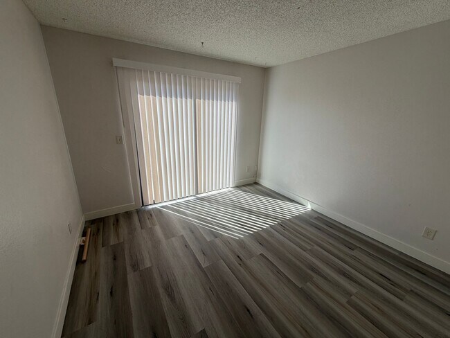 Building Photo - BEAUTIFULLY RENOVATED 3/2/2 CAR WITH DEN