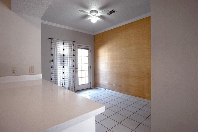 Building Photo - 1307 Kinney Ave
