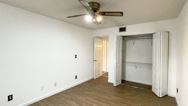 Building Photo - Charming 2-Bed with Scenic Views in Boynton Beach