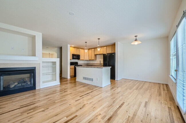Building Photo - SW Longmont Townhome