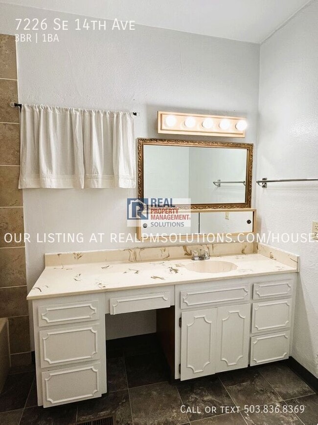 Building Photo - 7226 SE 14th Ave