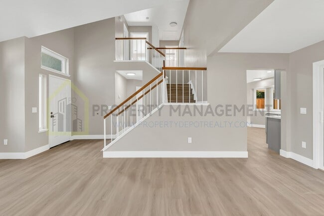 Building Photo - Completely Renovated 4-Bedroom Home with M...