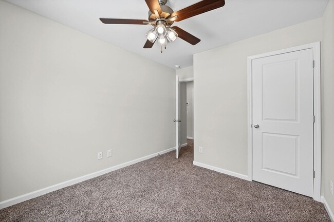 Building Photo - 839 Cumberland Dr