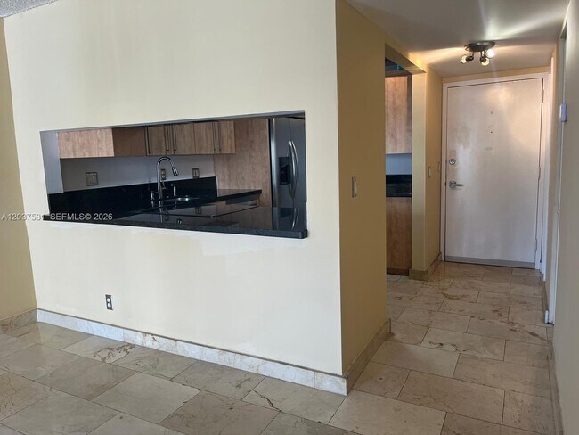 Building Photo - 2821 N Miami Beach Blvd