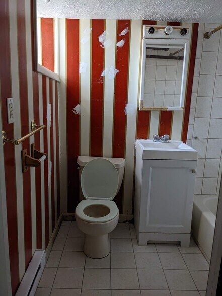 Building Photo - 5252 Oakland St