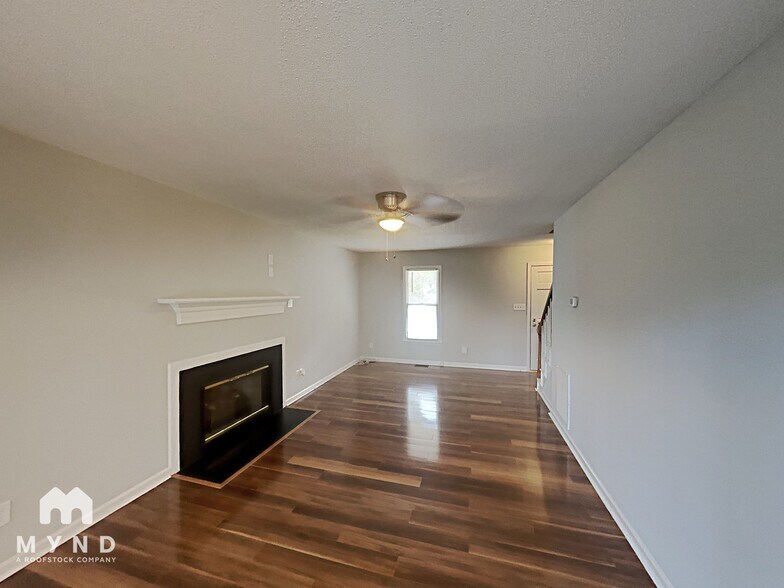 Building Photo - 4513 Aviemore Crescent