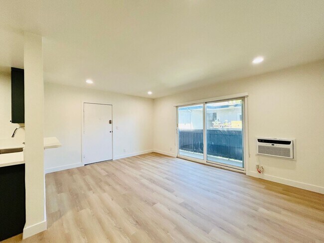 Building Photo - bun183