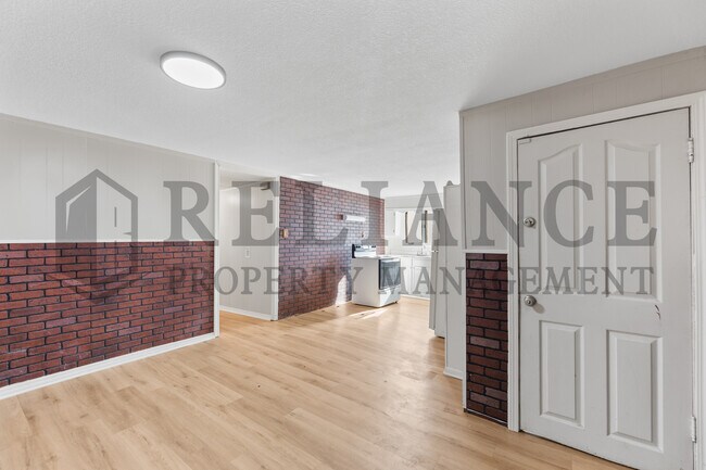 Building Photo - 1823 S Hiram St