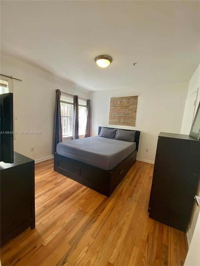 Building Photo - 1521 Lenox Ave.