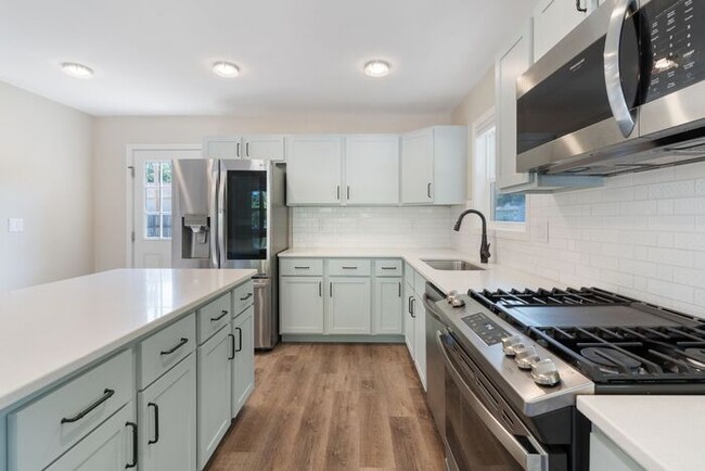Building Photo - $1,895 | 2 Bedroom, 2 Bathroom House | Pet...