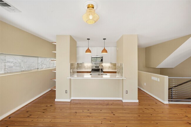 Building Photo - 1302 Rosalie St