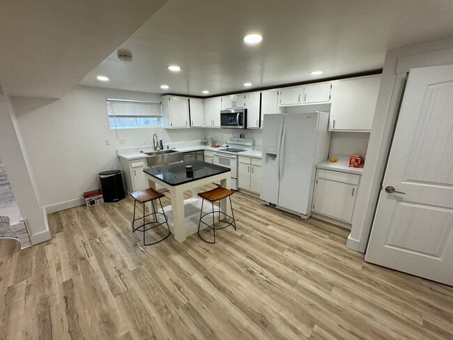 Building Photo - 583 N 150 W