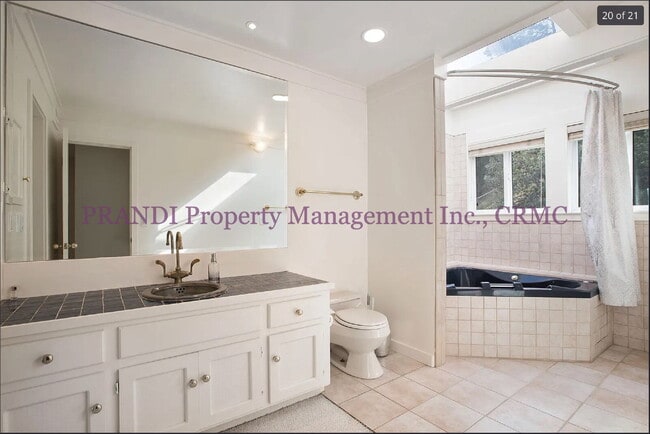 Building Photo - COMING SOON! Upgraded Townhouse with Spect...