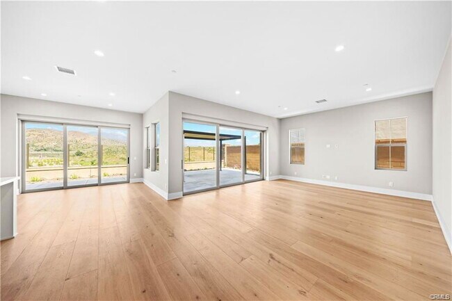 Building Photo - 130 Mossvine