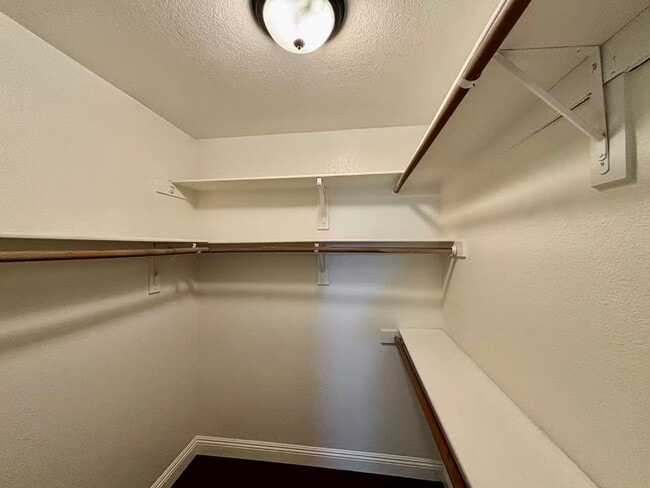 Building Photo - Two-story single-family house