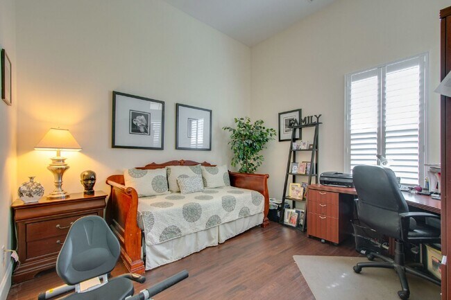 Building Photo - "Charming 3 Bed, 2.5 Bath Rental in Blufft...