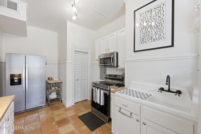 Building Photo - 1786 Challen Ave