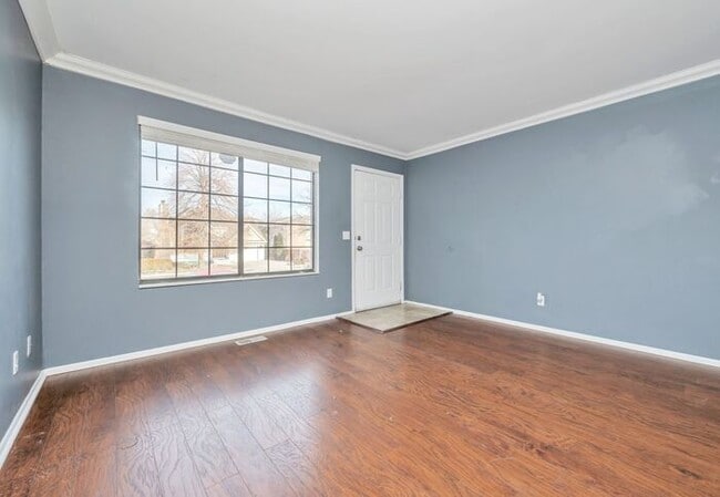 Building Photo - Awesome Rose Park Thouse in quiet community!