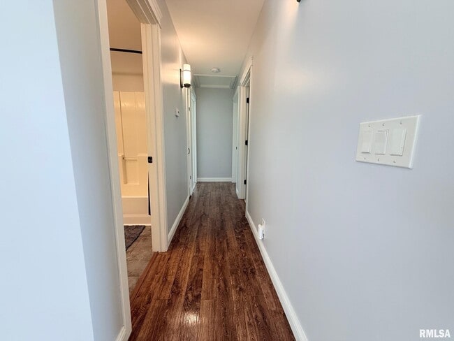 Building Photo - 5570 Clemons Rd