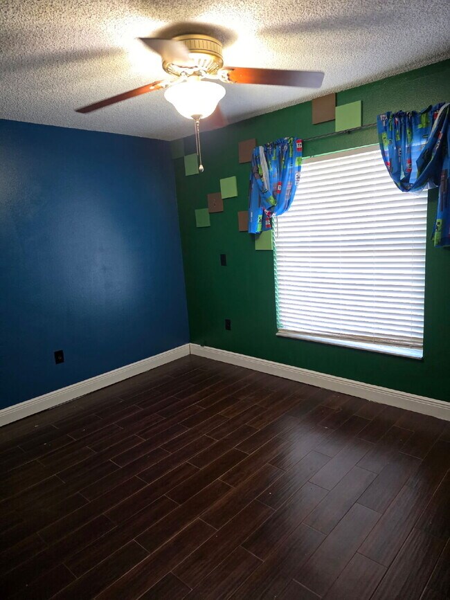 Building Photo - Large two Bedroom, 2 Bathroom, 2 Car Garage Home For Rent. *** Rent includes Water, Internet, and...