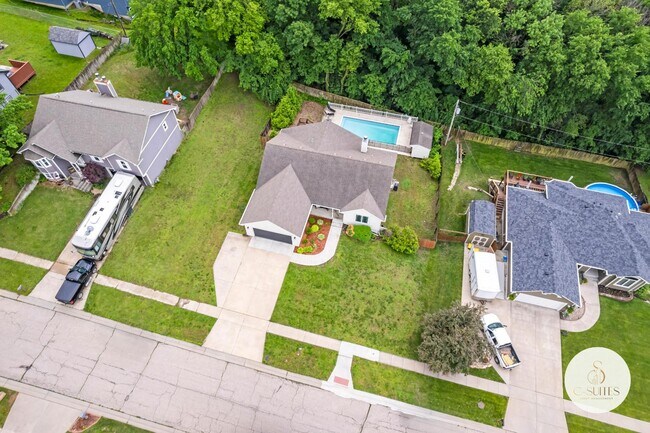 Building Photo - 1709 NW 33rd Pl