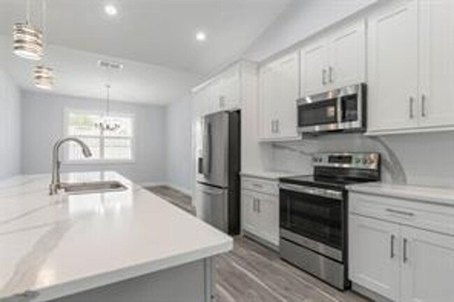 Building Photo - Beautiful new home for rent !