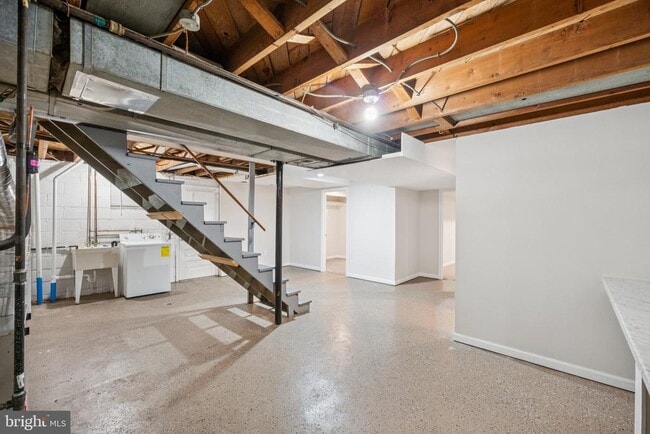 Building Photo - 10402 Royal Rd