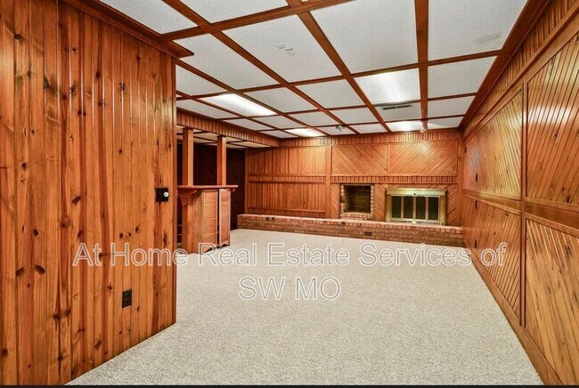 Building Photo - 834 E Manchester Dr