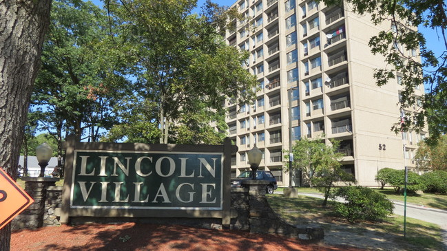 Building Photo - Lincoln Village