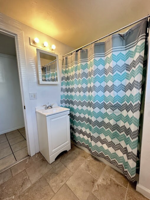 Bath with Tub - 6332 28th Ave