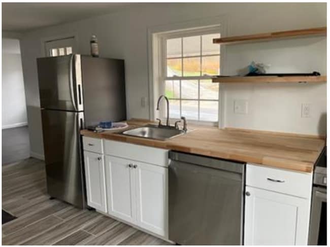 Building Photo - 21 E Lake Rd