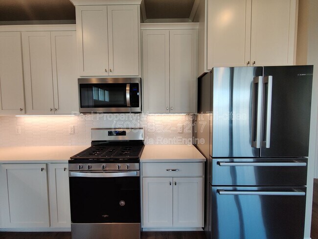 Building Photo - 8304 Gardner St