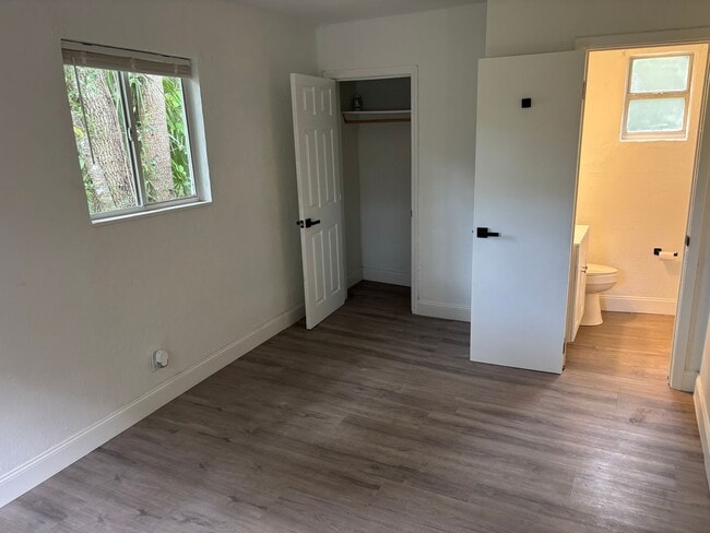 Building Photo - Newly Remolded 3 Bedroom
