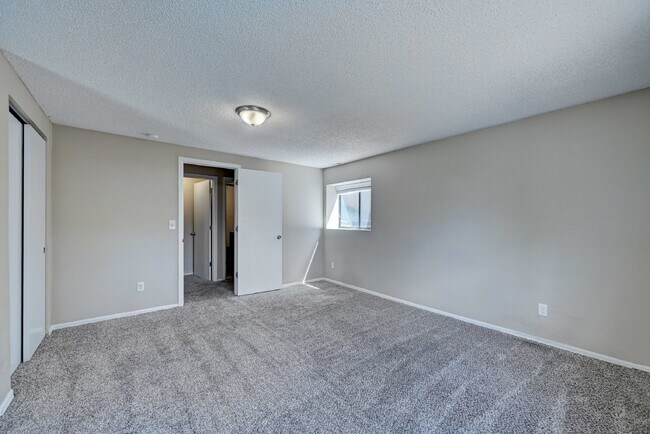 Building Photo - $2,245 - 3 Bed, 3 Bath Home with Finished ...