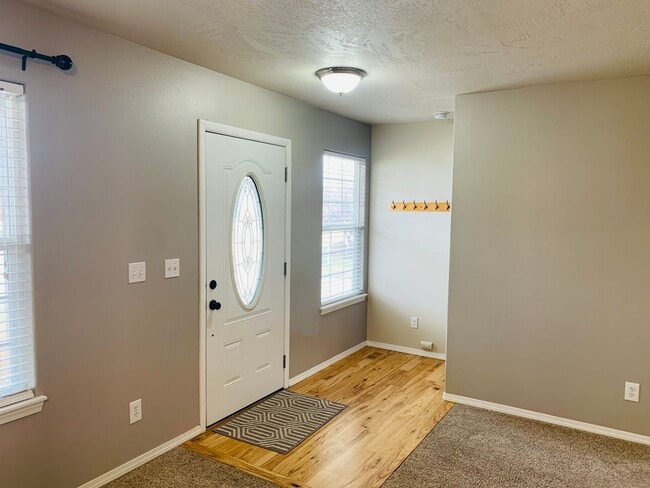Building Photo - Beautiful Home with Separate Office/Bonus ...