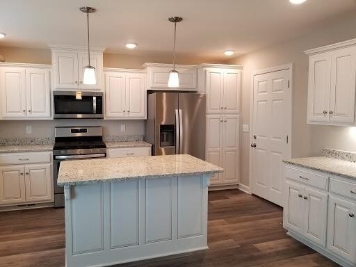 Building Photo - 103 Acorn Wy