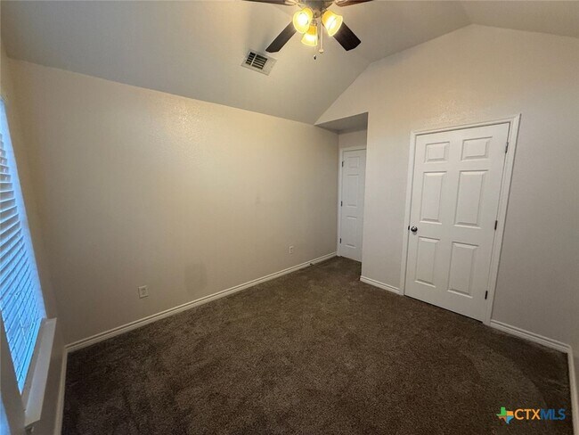 Building Photo - 426 Armstrong Dr