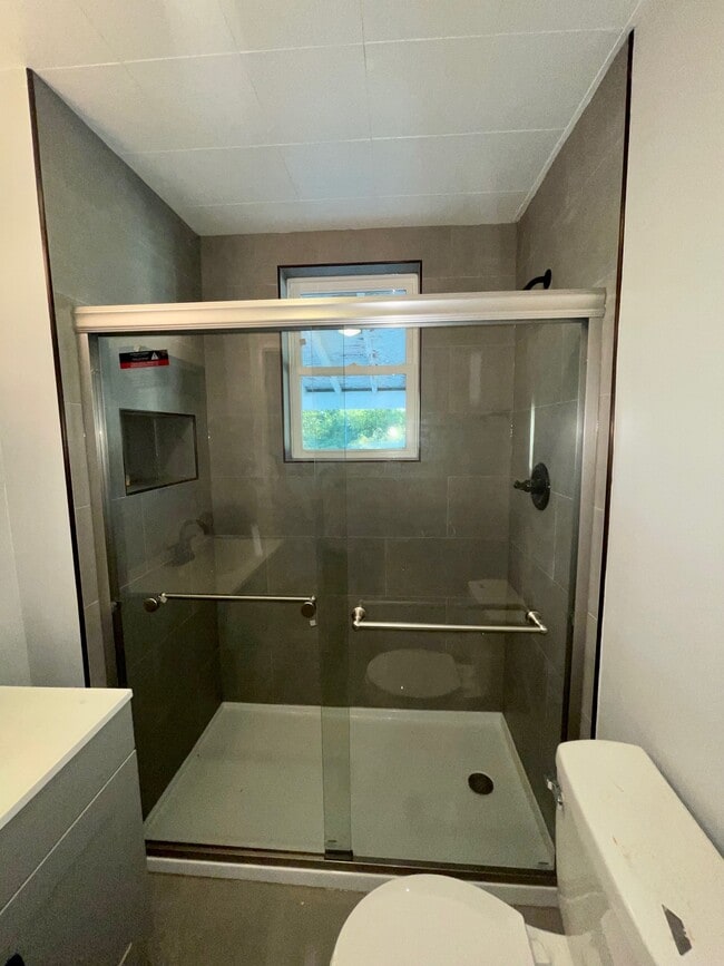 Building Photo - 11 N Colonial Dr