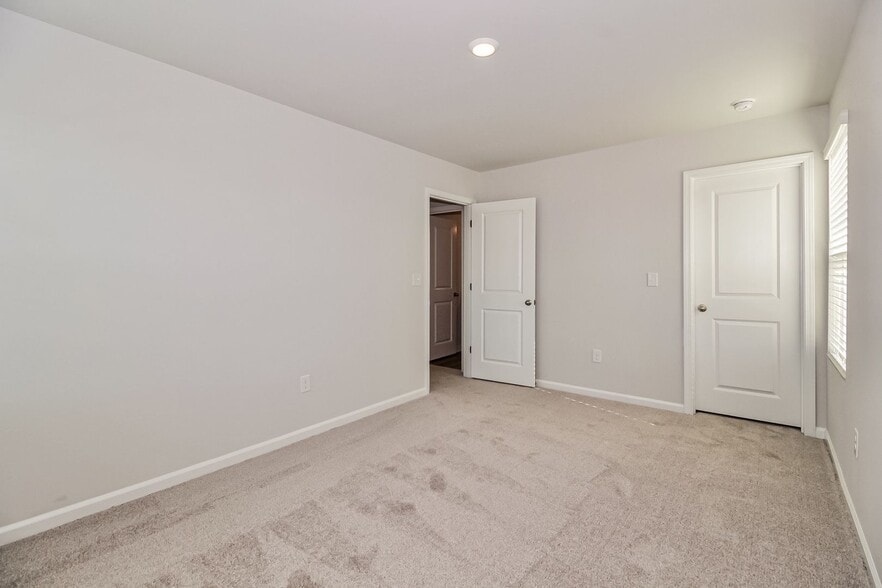 Building Photo - 333 Parkington Ln