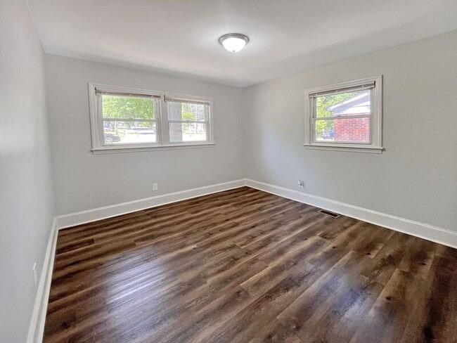 Building Photo - 4332 Welling Ave