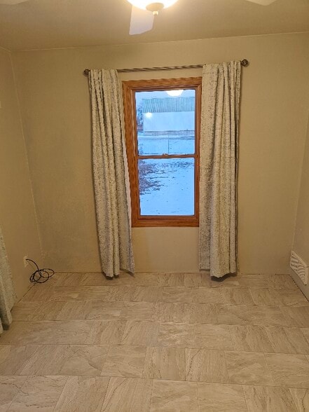 Building Photo - 1378 Thrush St