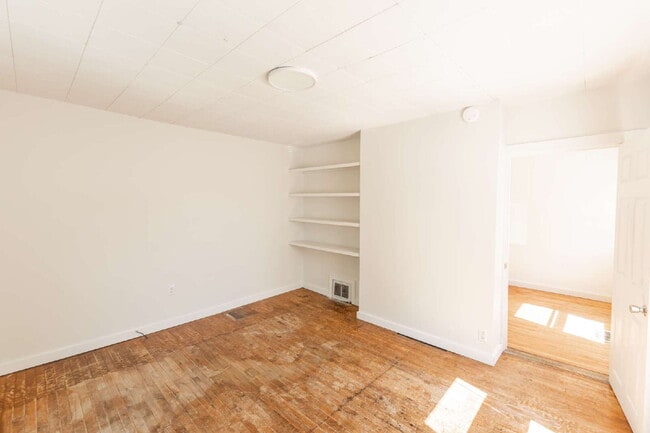 Building Photo - Spacious 2BR in Auburn with Off-Street Parking | $1,575 | AVAILABLE NOW
