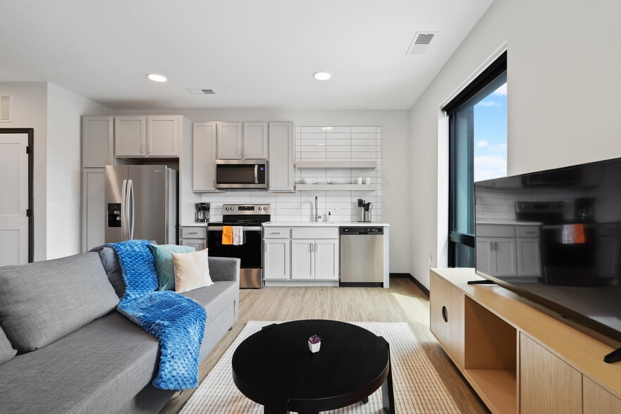 Building Photo - 423 E Michigan St